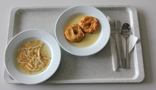 Apfelküchla Flädlesuppe 500x287